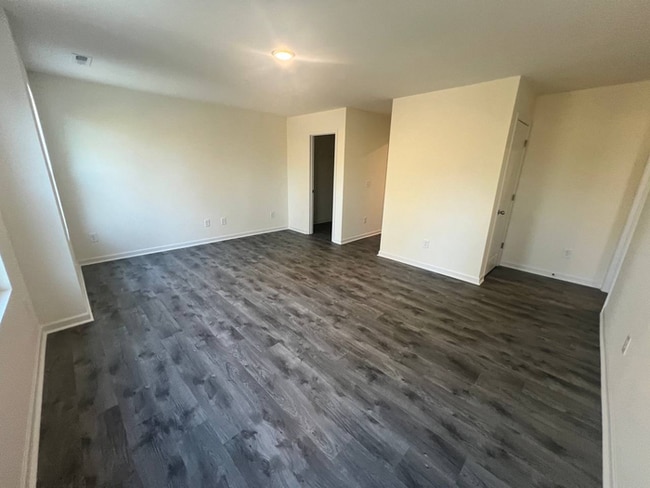 Photo - 1064 W Bank St