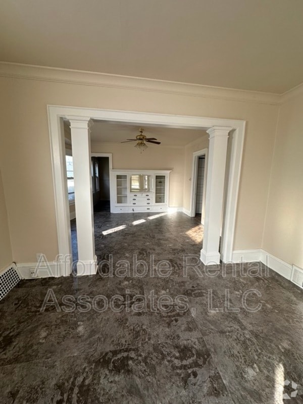 Building Photo - 1815 S 19th St Unit Apt 1 lower