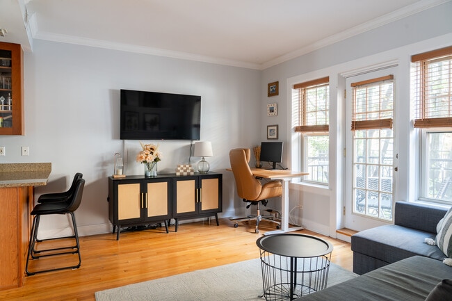 Photo - 2239 N Lincoln Ave Unit 2A