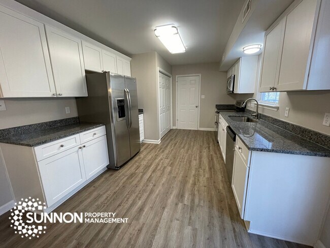 4 Bed 2.5 Bath in Woodstone with Fenced Yard - 4 Bed 2.5 Bath in Woodstone with Fenced Yard House