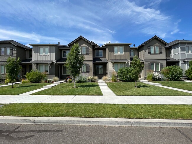 3 Bedroom Townhome in SW Redmond - Parkl... - 3 Bedroom Townhome  in SW Redmond  - Parkl...