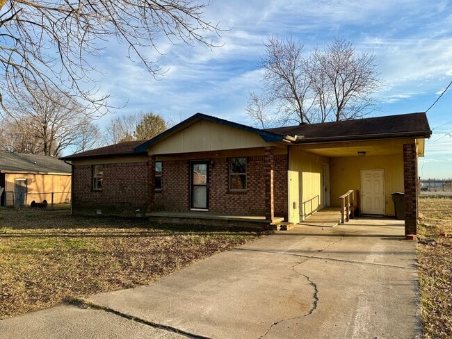 Building Photo - 3 Bedroom/1 Bathroom Home in Paragould AR - $1,100/month - Section 8 Welcome!