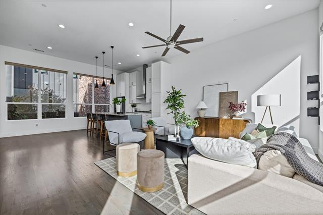 Photo - 2317 Moser Ave Unidad 102