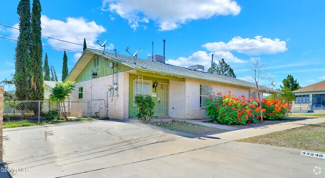 Building Photo - 4324 La Luz Ave Rental