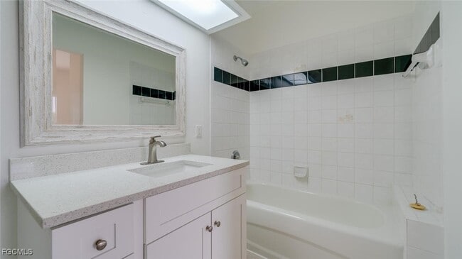 Building Photo - 5612 Rose Garden Rd Unit 201 Rental