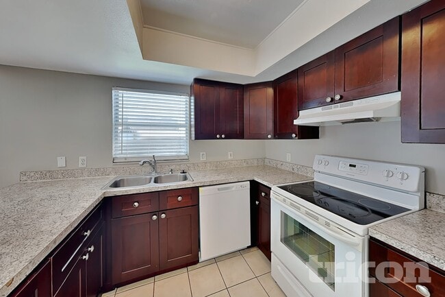 1947 Crown Park Dr