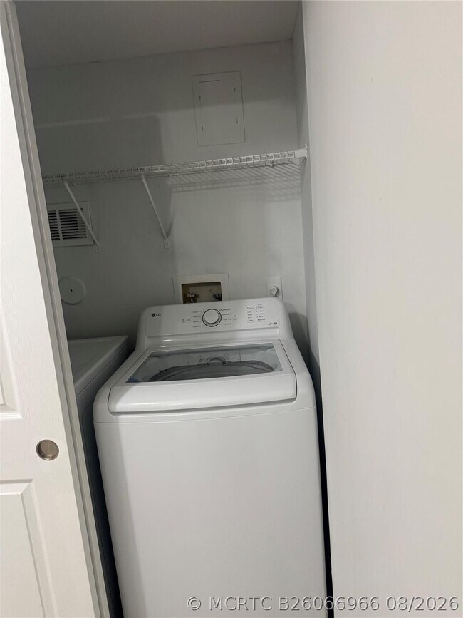 5620 NW 61st St Unit 1201