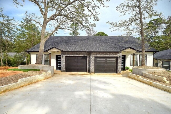 Building Photo - 121 S Kanaio Dr