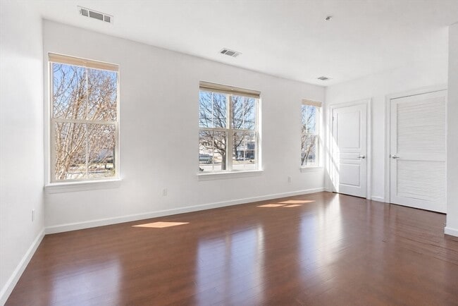 Building Photo - 4 Repton Cir Unit 4105