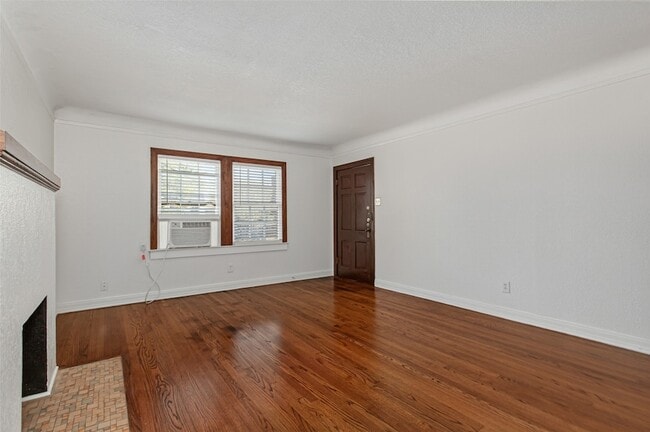 Photo - 5918 La Vista Dr Unit 3