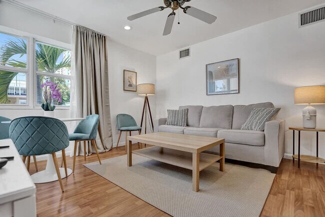 Building Photo - 851 N Surf Rd Unit ID1312651P