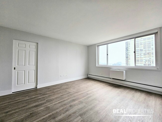 Building Photo - 1340 N Dearborn St Unit K