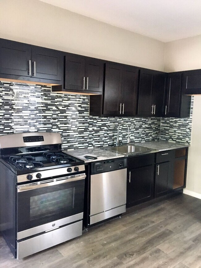 Building Photo - *** Amazing Apartment in Mt. Washington * Pet Friendly * Duplex style * Available Now * Spacious ... Unit #1