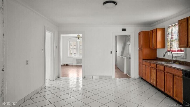 Photo - 4 br, 2 bath Condo - 18 Beal St Apt 2 Unit Apt 2