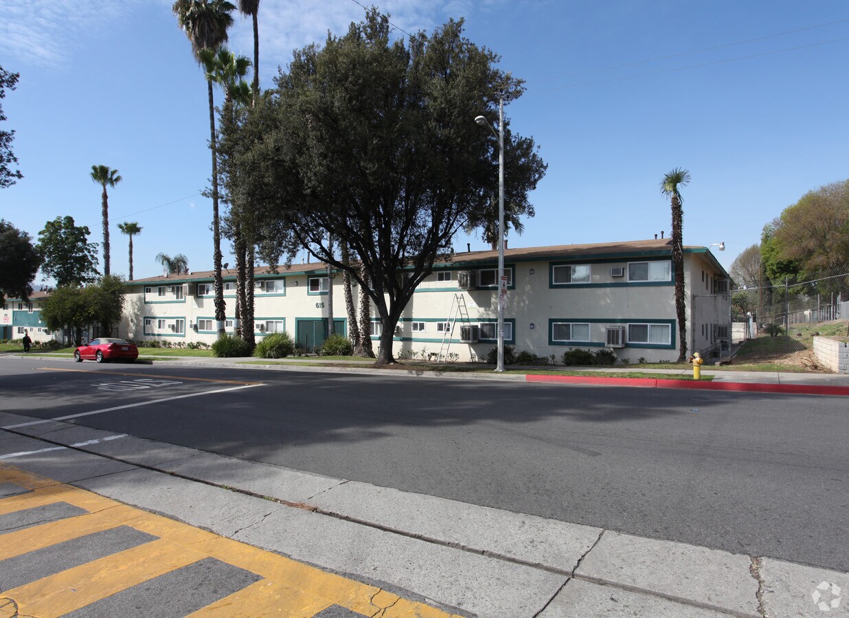 Driftwood Apartments - Driftwood Apartments