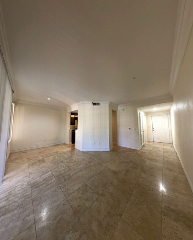 Photo - 1 Bedroom Condo In A Luxurious Community!!