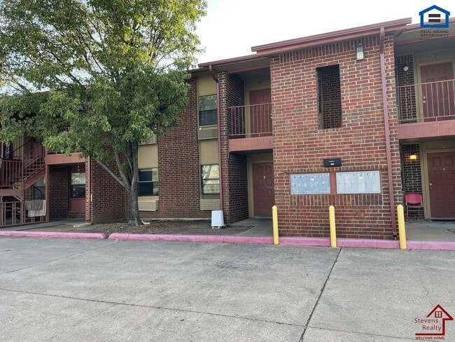 Photo - 1912 SW D Ave