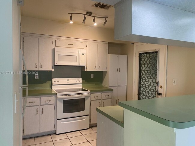 Building Photo - 9150 NW 38th Dr Unit 301