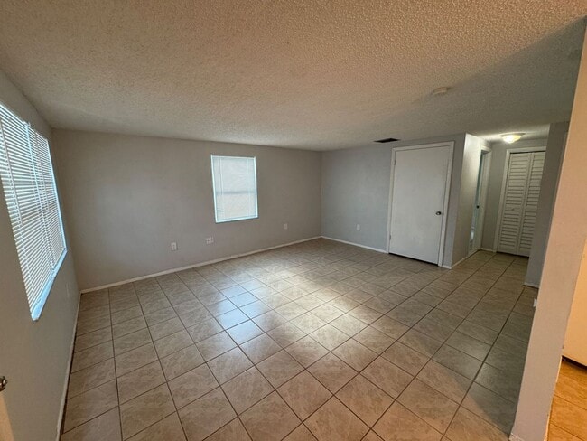 5838 Siesta Ln