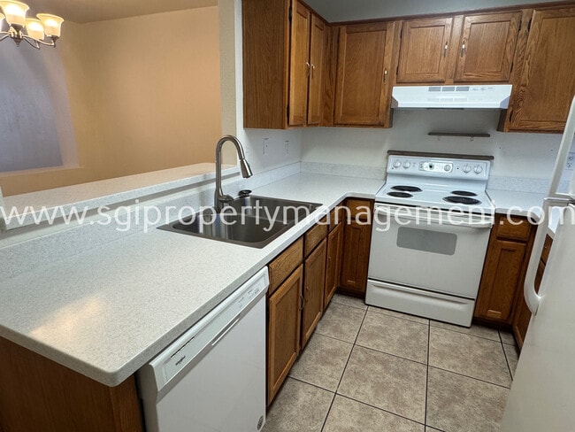 Photo - 1961 N Hartford St