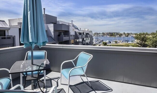 Photo - BEAUTIFUL TOP FLOOR 1 BED 1 BATH CONDO W/... Unit 336