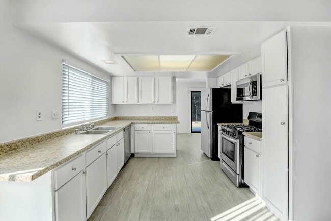 Photo - 2279 N Sycamore Ave