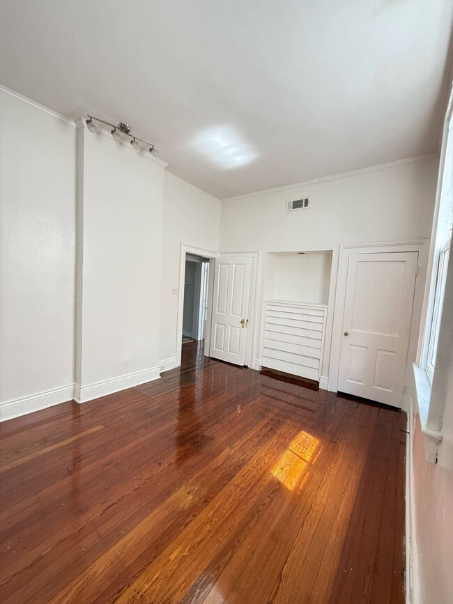 4018 Coliseum St Unidad Main Unit