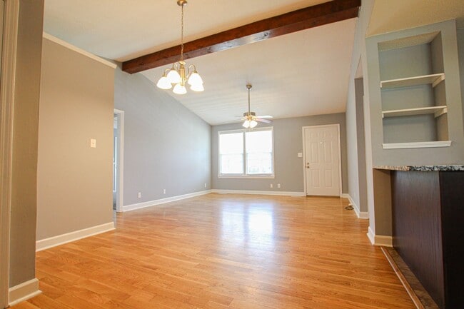 Photo - Pet Friendly Three Bedroom with Basement! Casa