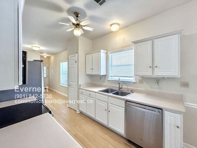 Photo - 104 Island Pl
