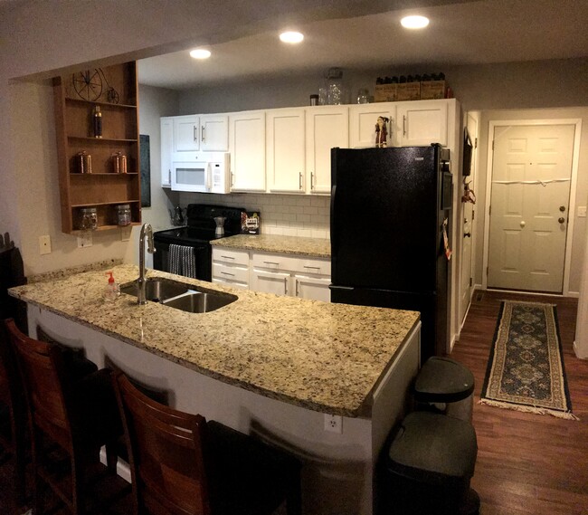 Kitchen - 1110 Erin St Townhome