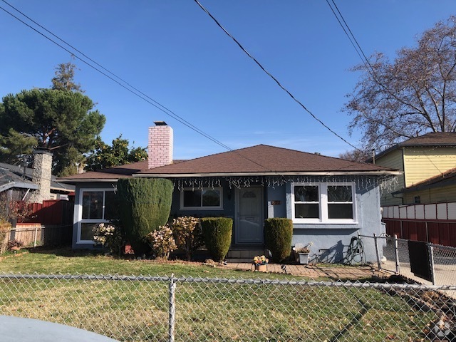 Building Photo - 272 N Claremont Ave Rental