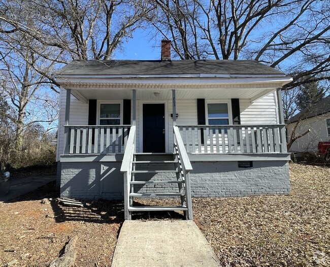 Building Photo - 3 bedroom 2 bathroom renovated house avail...