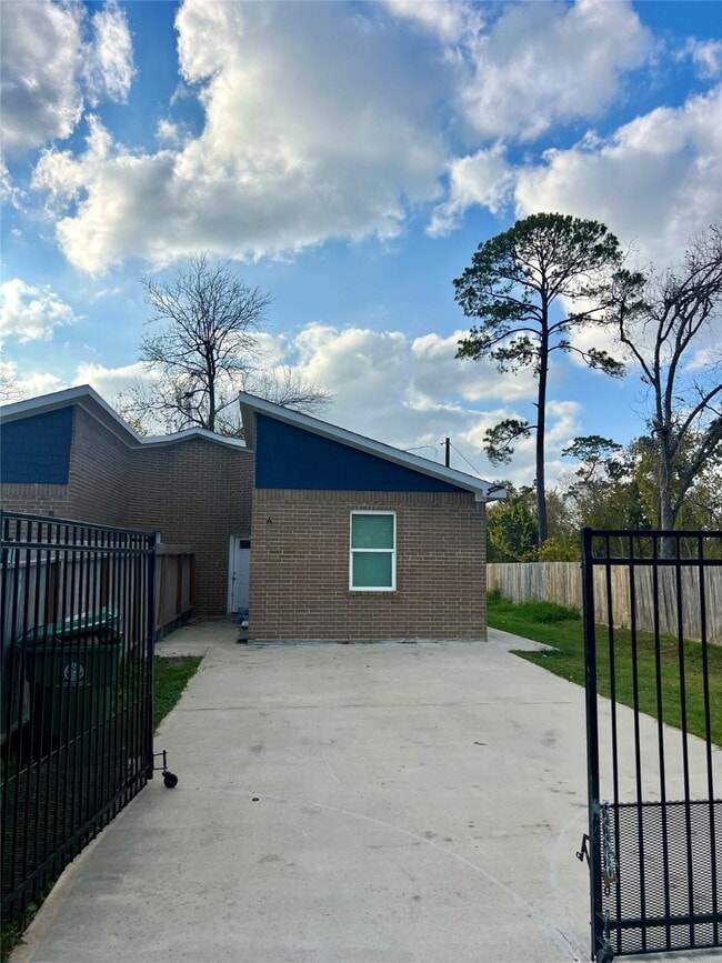 Building Photo - 9811 Leath St