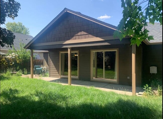 Photo - Beautiful East Medford 4 Bedroom 2 Bathroom Home