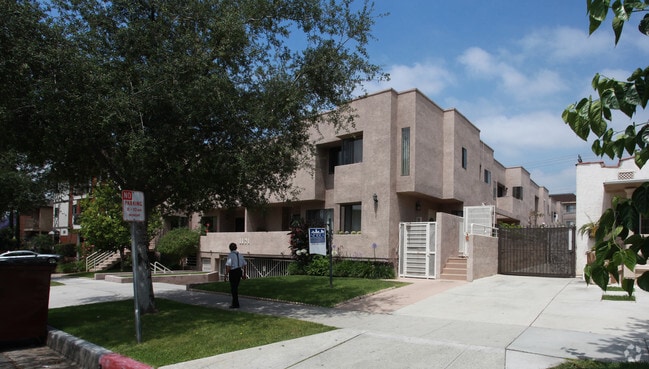 Photo - 1121 Thompson Ave