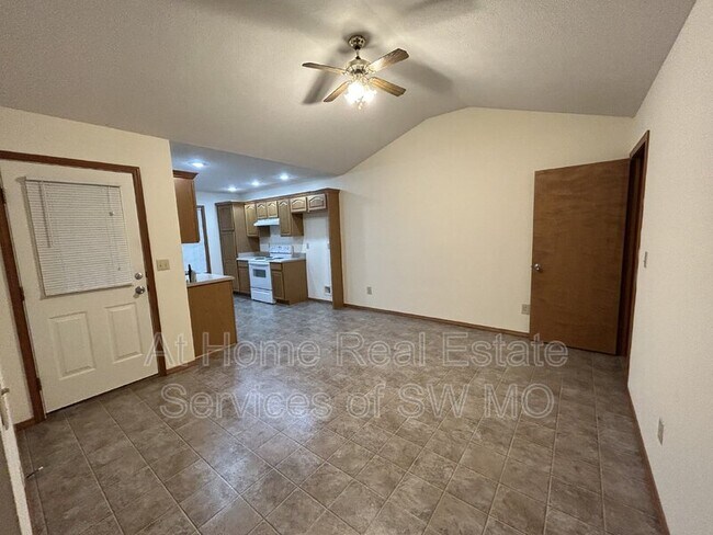 Photo - 121 Oakwood Dr