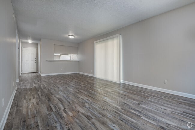 2BR, 1BA -958 SF Mainroom
