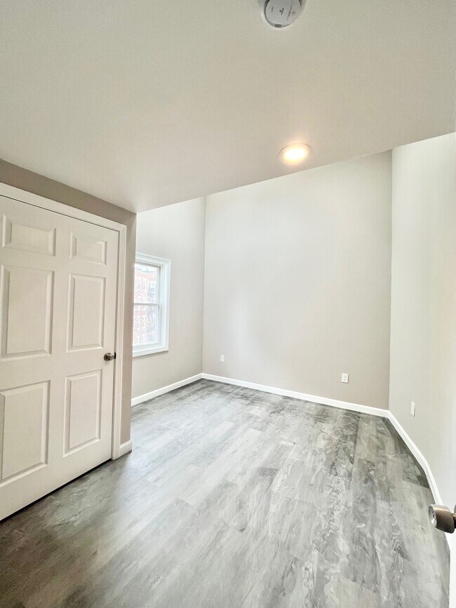 Photo - 16 Long Ave Unit 3