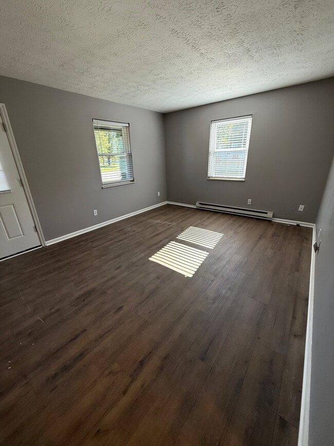 Living Room - 307 June Marie Dr Unidad A