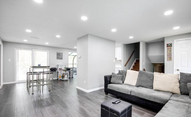 15337 Edgehill Dr