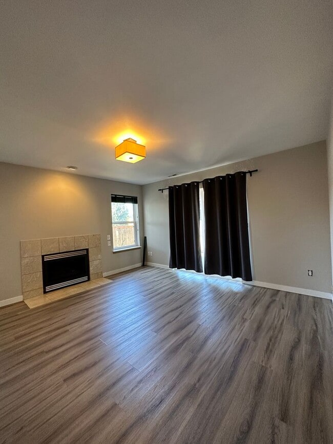 Photo - Beautiful Bonney Lake Inlet Isle Tri-Level 3 bed 2.5 bath Home!