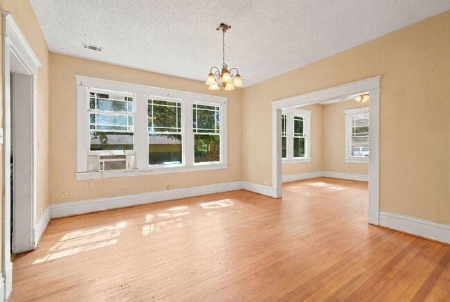 Photo - 105 League St