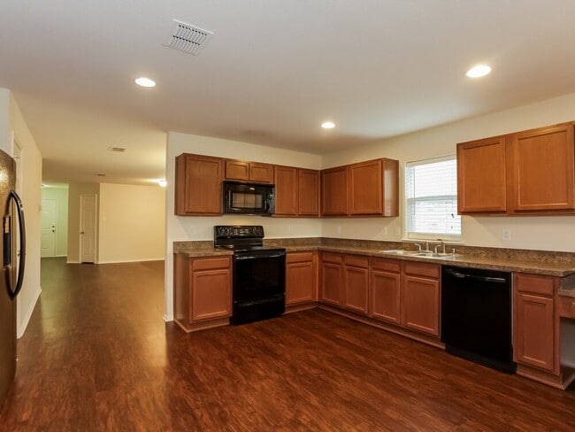 Photo - 16404 Cowboy Trail