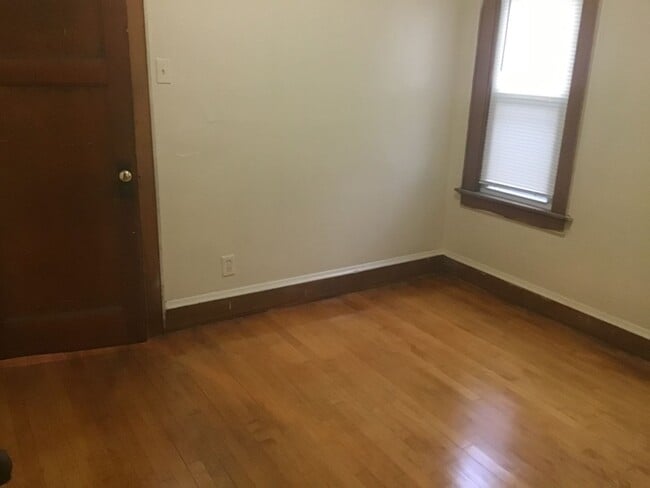 Building Photo - 4 bedroom single family home