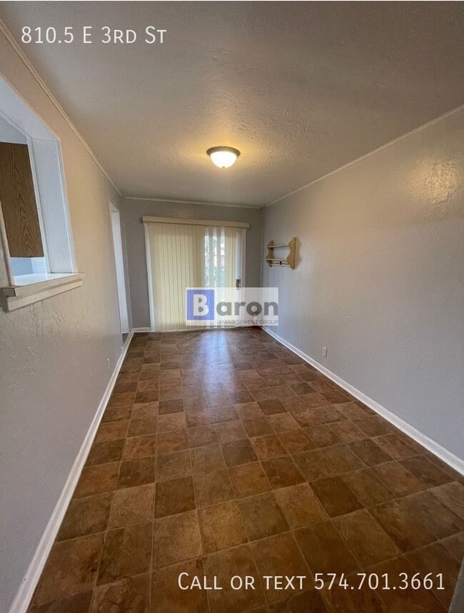 Photo - 810.5 E 3rd St