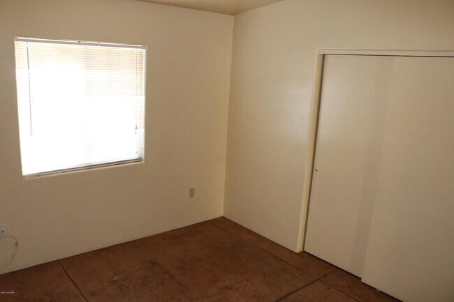 89 E Laguna St