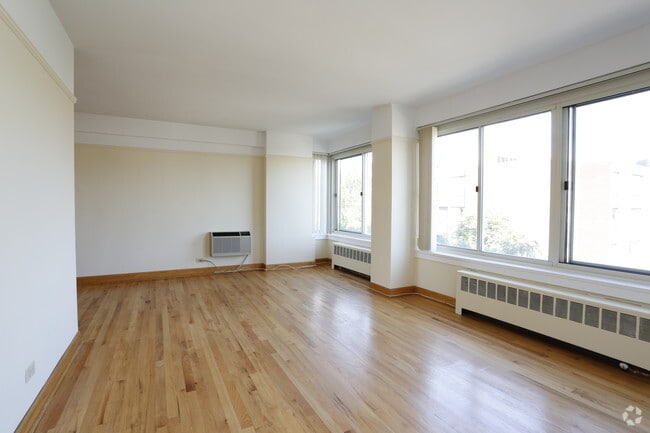 1BR_1BA 590 sq ft ( North) - Living Room