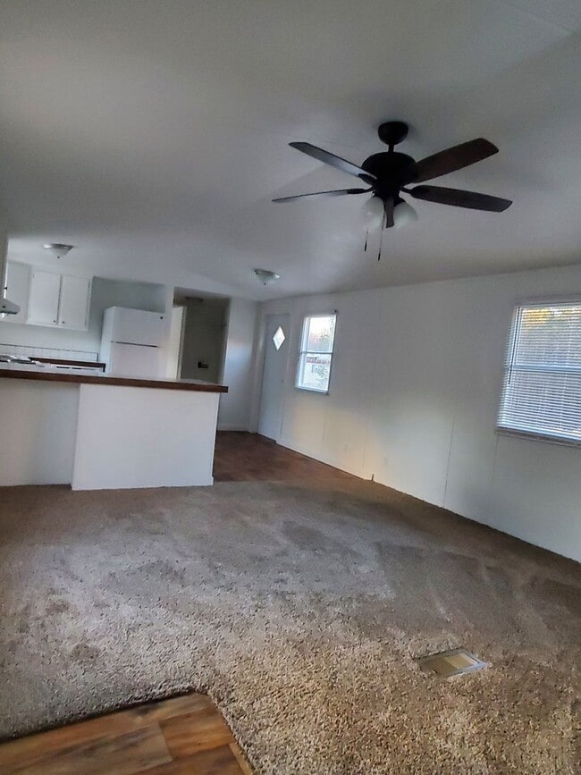 Building Photo - 1009 Jacks Dr