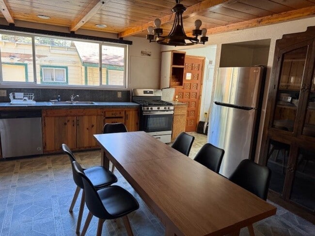 Photo - Furnished Seasonal or Long term  for 8 ppl. near heavenly Avail. 04/15/26!