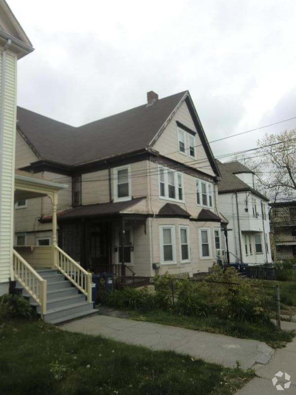 Building Photo - 38 Newton St Unit 1 Rental